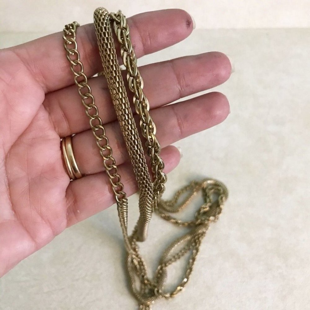 ✨✨5/$10✨✨ Three Strand Necklace Gold Color